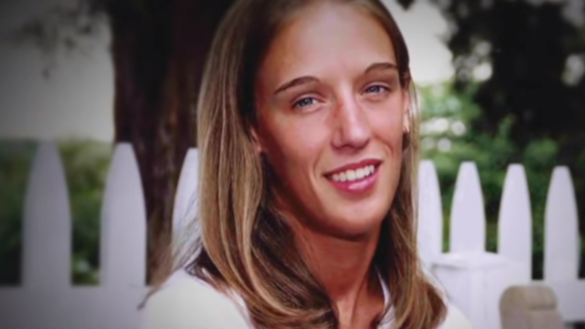 Janet Abaroa poses for family photo