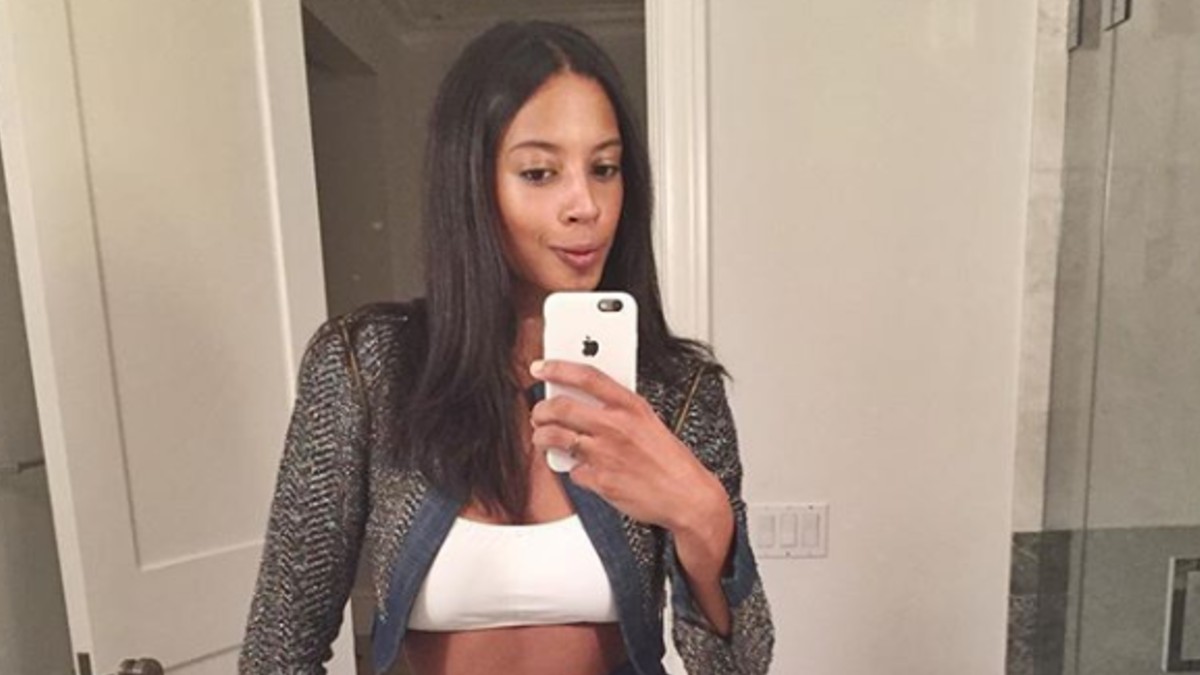 Lyric McHenry poses for a mirror selfie