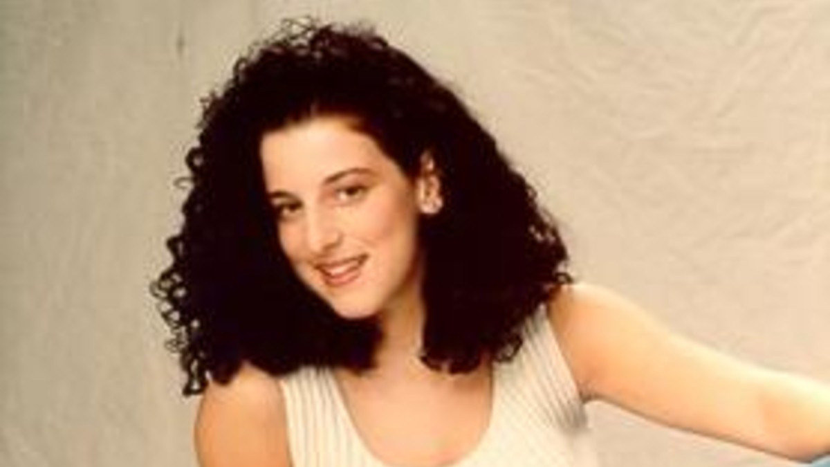 Chandra Levy poses for family