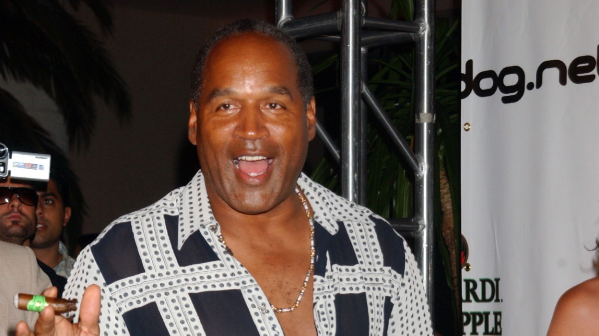 OJ Simpson attending a aprty in 2005