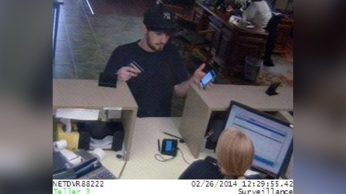 Dylan-Swearingen-bank-surveillance-photo Dylan Swearingen photo