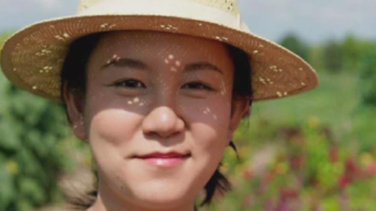 Mengqi Ji poses for a family pic