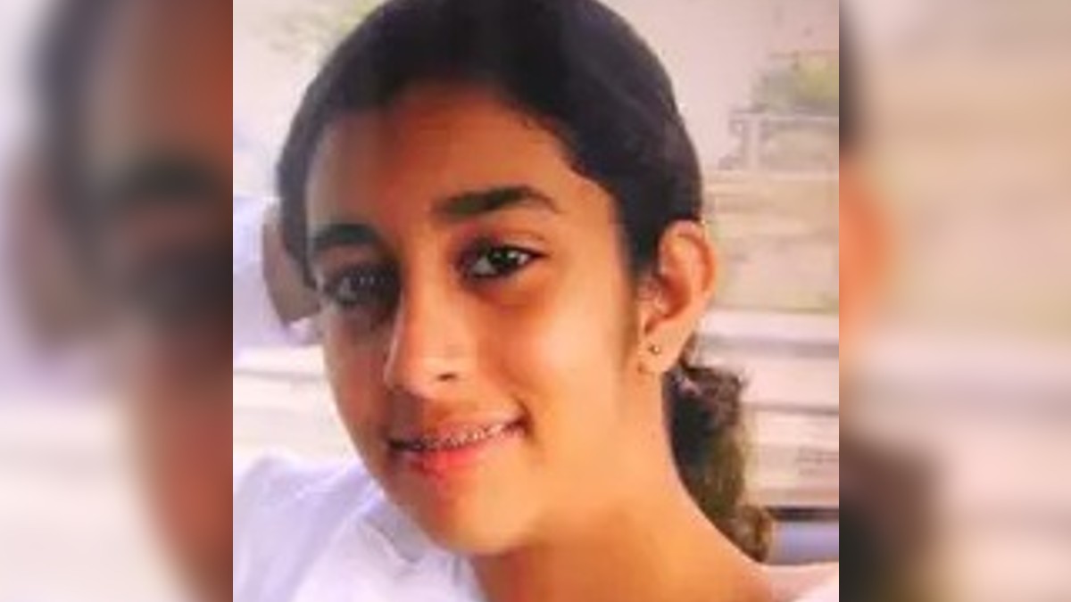 Aarushi Talwar smiling in a family pic