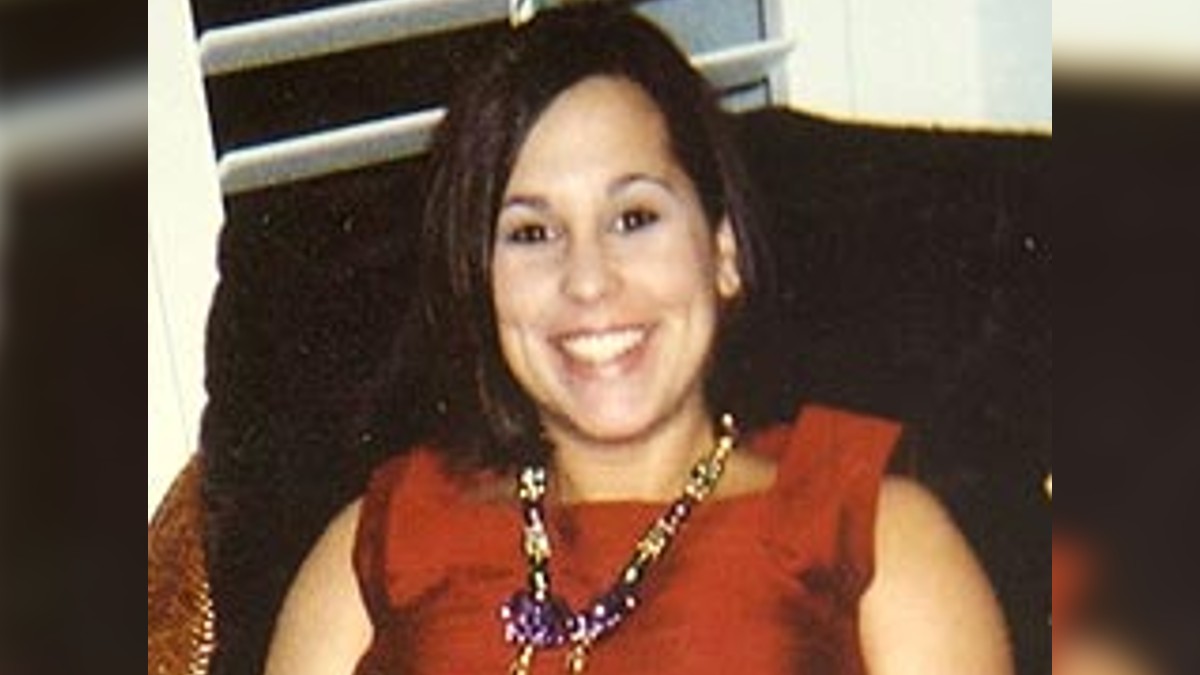 Laci Peterson smiling in a family photo